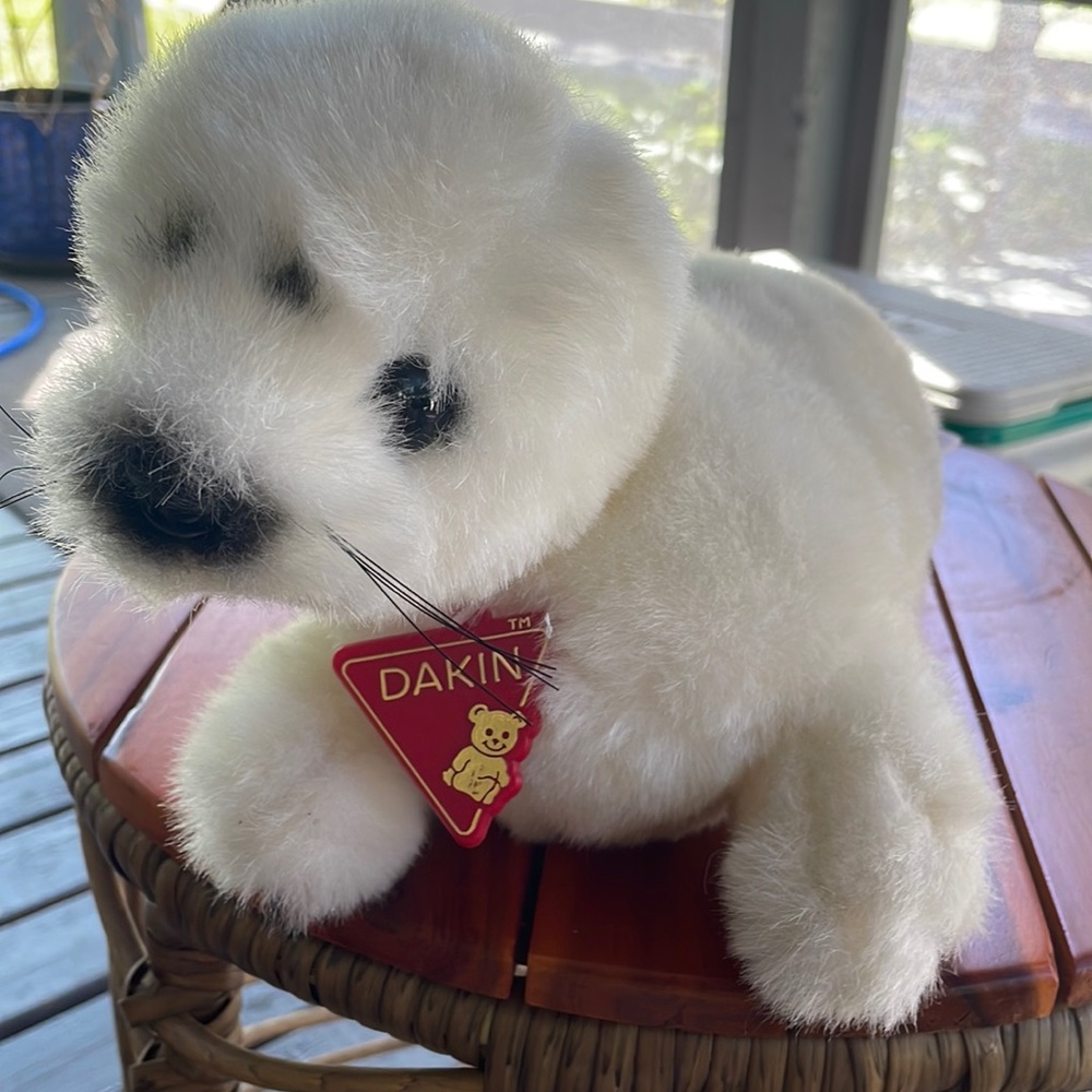 DAKIN vintage 1982 seal